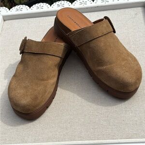 Lucky Brand Suede Sachie Clogs,Rubber Lug Soles and  Side Buckle detail.
SZ 9.5